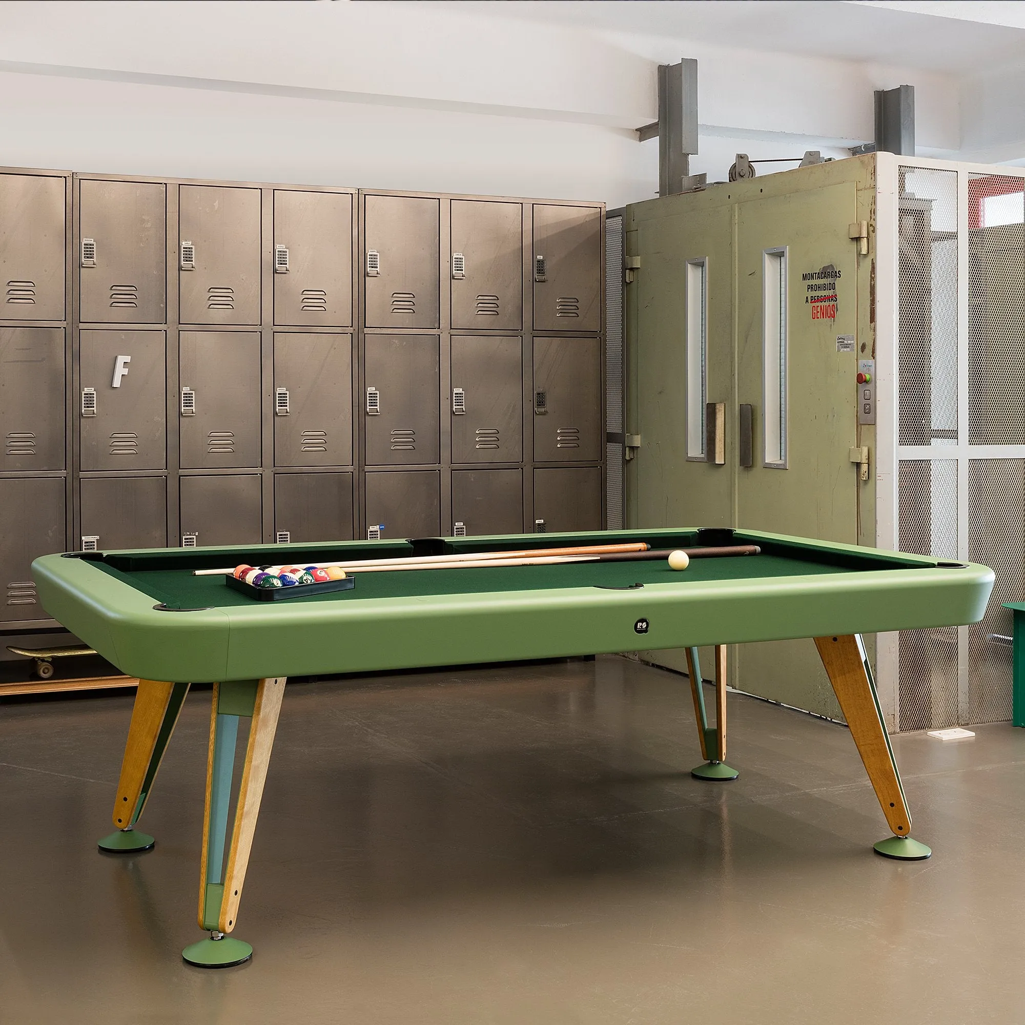 Diagonal Pool Table: 8 Feet