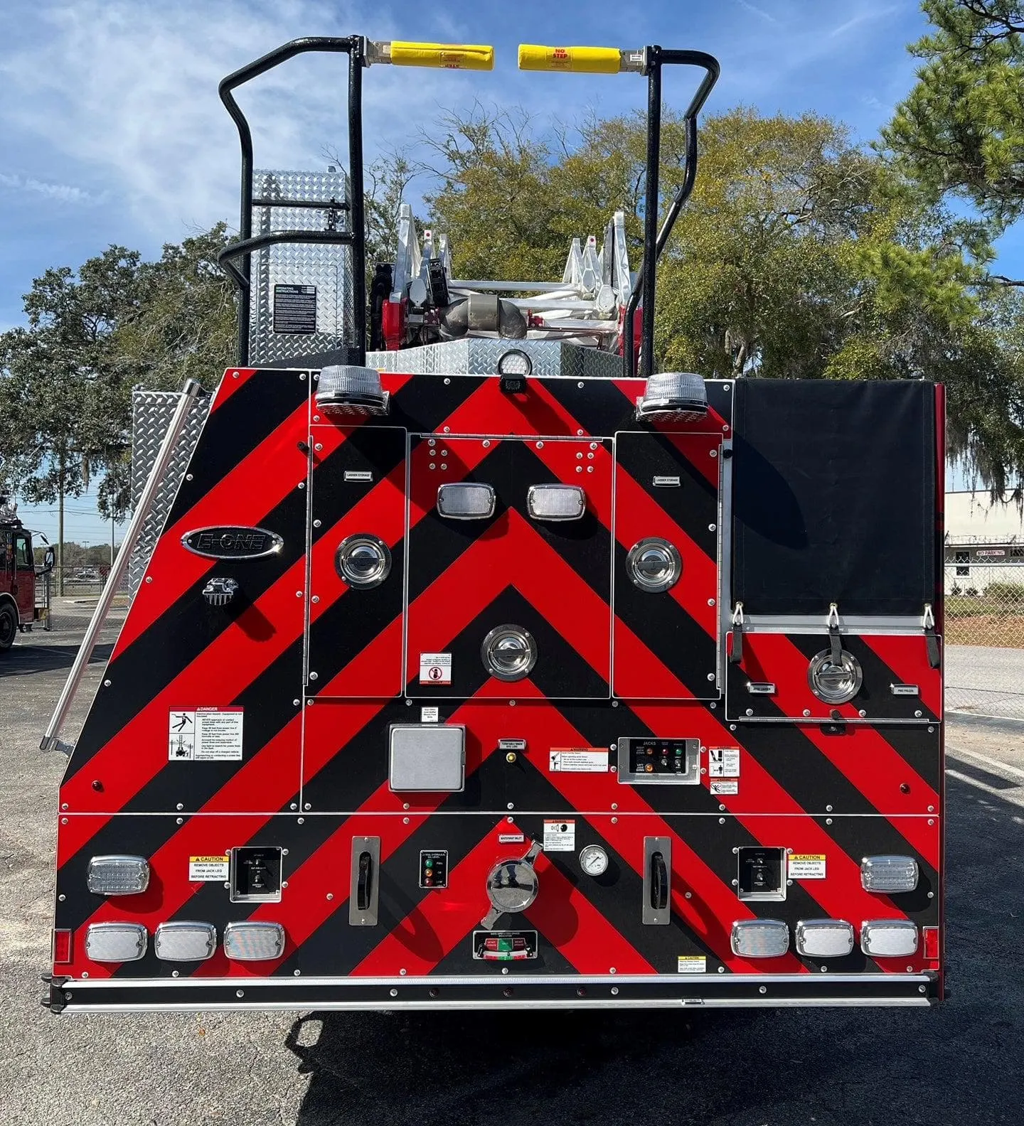 E-One HP75 Aerial Ladder